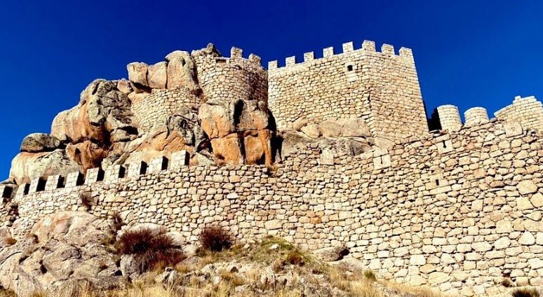 Castillo de Inesque, Spain